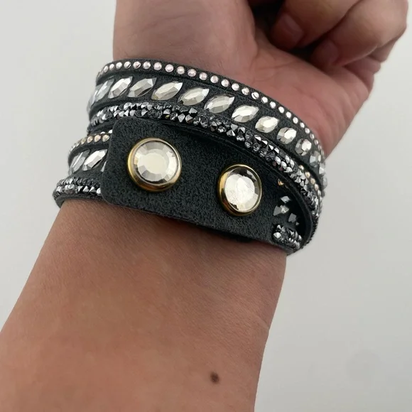 Swarovski Crystal Multi-Strand Wrap Bracelet Black (Swan Logo Snap) - Picture 5 of 11